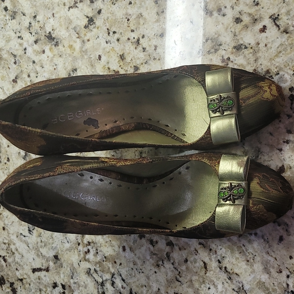 BCBG HEELS SIZE 7.5